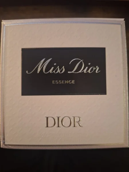 Tirane, shes Parfum Miss Dior Essence 115 €