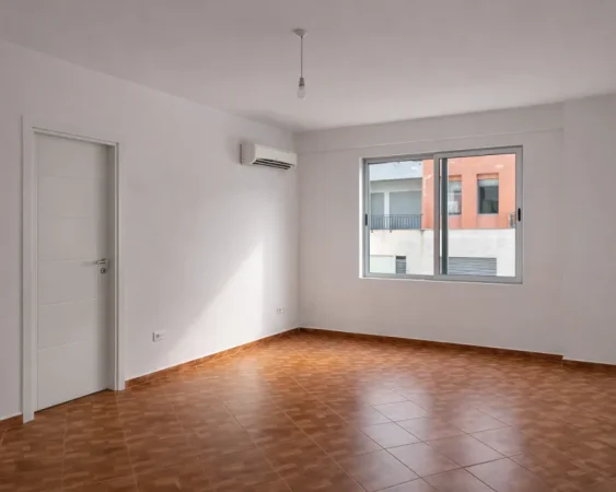 Tirane, jepet me qera ambjent biznesi Kati 4, 70 m² 400 € (astir)