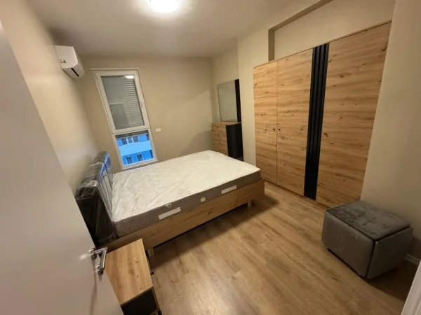 Tirane, jepet me qera apartament 2+1+post parkimi Kati 5, 82 m² 600 € (Univers City prane Qtu)
