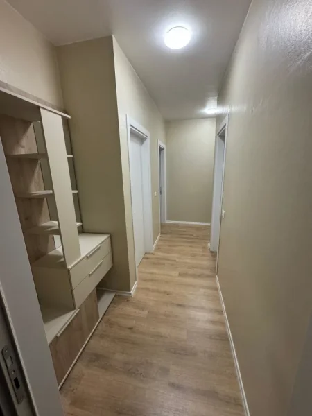 Tirane, jepet me qera apartament 2+1+post parkimi Kati 5, 82 m² 600 € (Univers City prane Qtu)