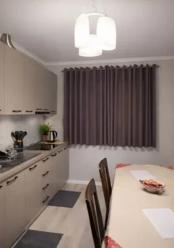 Tirane, jepet me qera apartament 2+1+Aneks+Ballkon Kati 3, 450 € (laprake , kupola)