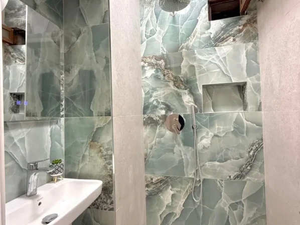 Tirane, shitet garsonier 1+1 , 40 m² (rruga barrikadave)