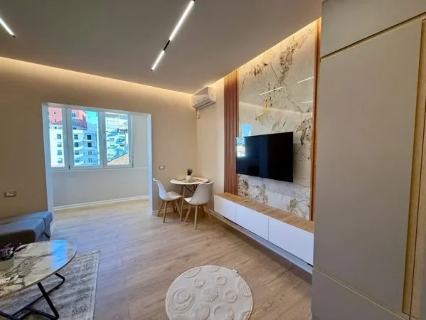 Tirane, shitet garsonier 1+1 , 40 m² (rruga barrikadave)