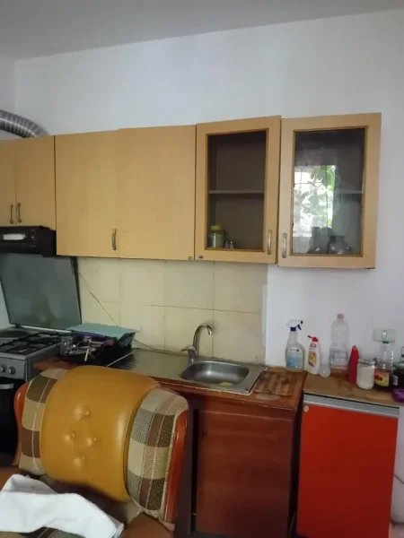 Tirane, jepet me qera shtepi 1+1 Kati 1, 170 € 