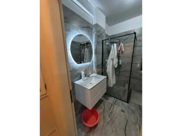 Tirane, shitet 1+1 , 60 m² 118.000 € (Liqeni i Thatë)
