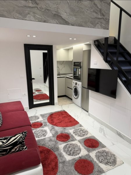 Tirane, jepet me qera apartament duplex Dublex Kati 0, 35 m² 400 € (Rruga Loni Ligori)