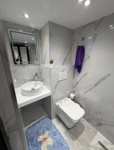 Tirane, jepet me qera apartament duplex Dublex Kati 0, 35 m² 400 € (Rruga Loni Ligori)