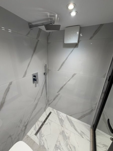 Tirane, jepet me qera apartament duplex Dublex Kati 0, 35 m² 400 € (Rruga Loni Ligori)