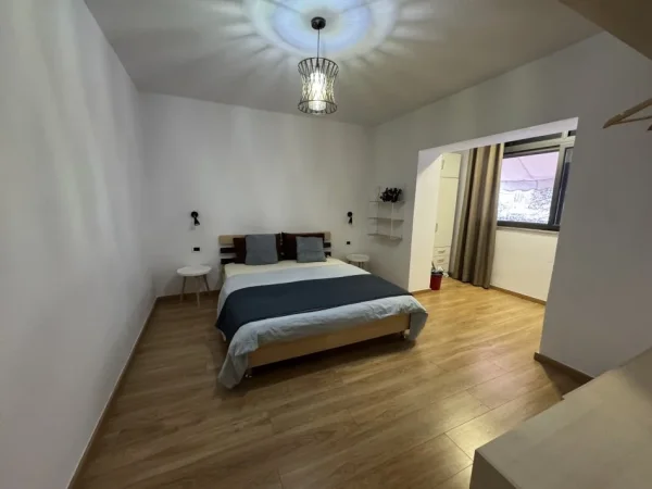 Tirane, jepet me qera apartament 1+1+Aneks Kati 2, 70 m² 650 € (Rruga Fortuzi)