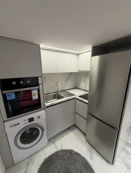 Tirane, jepet me qera apartament duplex 1+1 Kati 0, 35 m² 400 € (Rruga Loni Ligori)