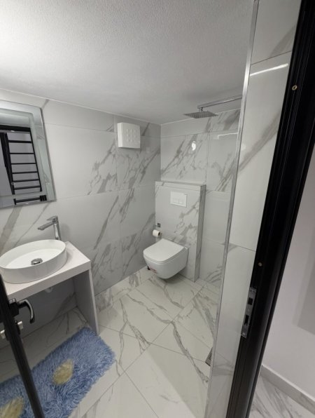 Tirane, jepet me qera apartament duplex 1+1 Kati 0, 35 m² 400 € (Rruga Loni Ligori)