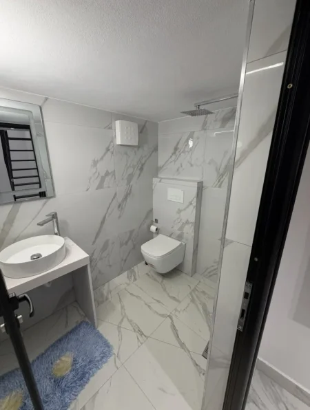 Tirane, jepet me qera apartament duplex 1+1 Kati 0, 35 m² 400 € (Rruga Loni Ligori)