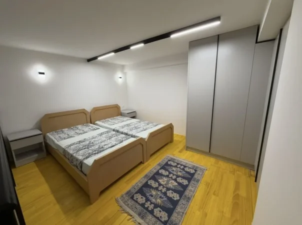 Tirane, jepet me qera apartament duplex 1+1 Kati 0, 35 m² 400 € (Rruga Loni Ligori)