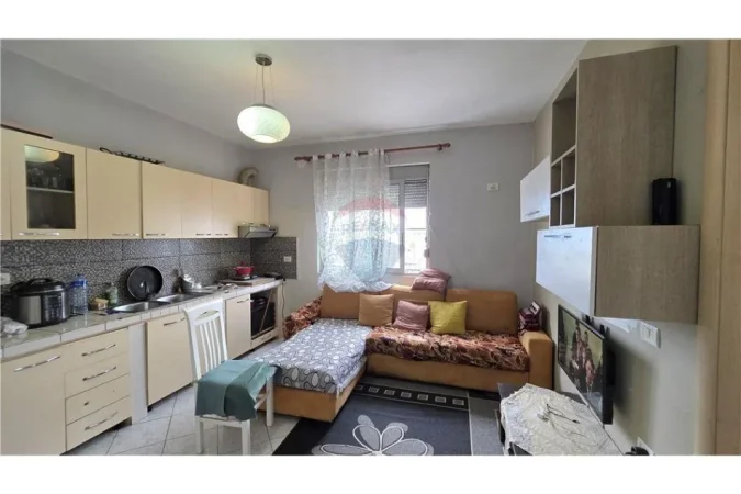 Vlore, shitet apartament 1+1+Ballkon Kati 9, 88.000 € 