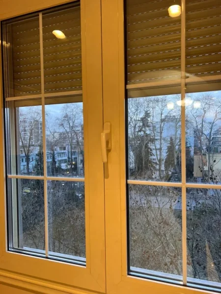 Tirane, jepet me qera apartament 1+1+Ballkon Kati 5, 83 m² 800 € (Pallatet Agimi)