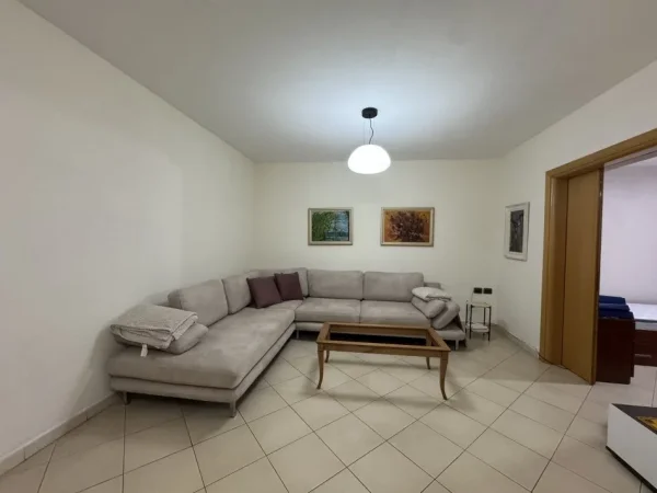Tirane, jepet me qera apartament 2+1+Aneks Kati 3, 80 m² 670 € (Rruga e Durresit)