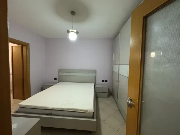 Tirane, jepet me qera apartament 2+1+Aneks Kati 3, 80 m² 670 € (Rruga e Durresit)
