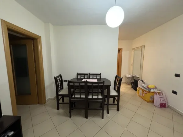 Tirane, jepet me qera apartament 2+1+Aneks Kati 3, 80 m² 670 € (Rruga e Durresit)