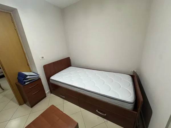 Tirane, jepet me qera apartament 2+1+Aneks Kati 3, 80 m² 670 € (Rruga e Durresit)