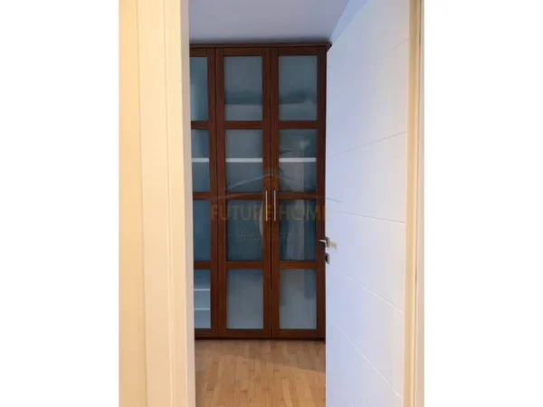 Tirane, shitet apartament 2+1 Kati 2, 111 m² 300.000 € 
