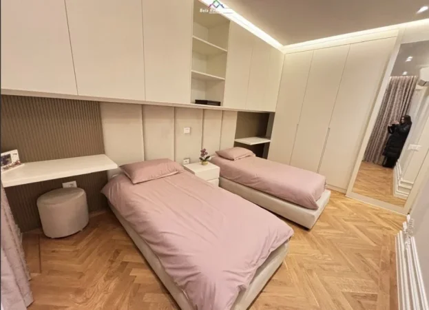 Tirane, shes apartament 3+1 Kati 8, 196 m² 330.000 € (Rruga Gryka e Kacanikut)