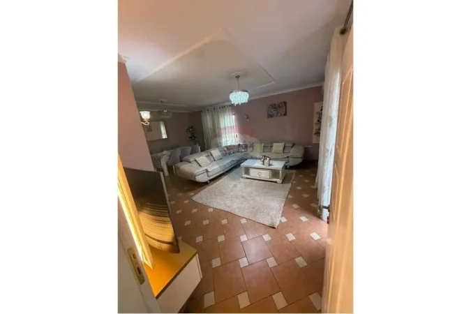 Tirane, shitet 3 Katshe , 400 m² 480.000 € (Sauk i Ri, Tiranë)