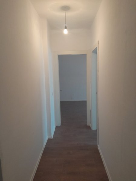 Tirane, jepet me qera ambjent biznesi , 95 m² 800 € (Rruga tefta Tashko,në drejtim të ministrise jashtme)