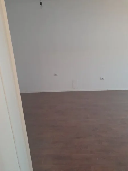 Tirane, jepet me qera ambjent biznesi , 95 m² 800 € (Rruga tefta Tashko,në drejtim të ministrise jashtme)