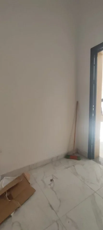 Tirane, shitet dyqan , 30 m² (Komune e parisit kika 2)