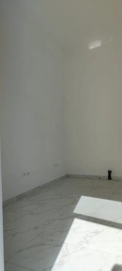 Tirane, shitet dyqan , 30 m² (Komune e parisit kika 2)