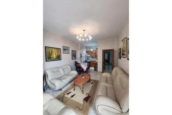 Tirane, jepet me qera apartament 3+1 , 109 m² 650 € 