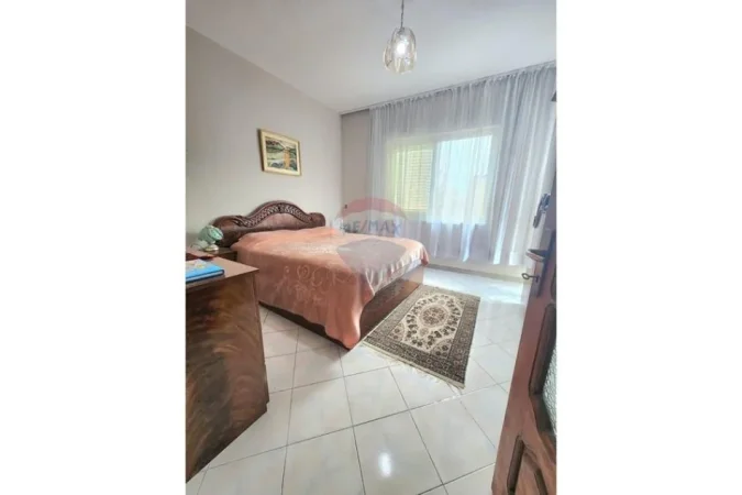 Tirane, jepet me qera apartament 3+1 , 109 m² 650 € 