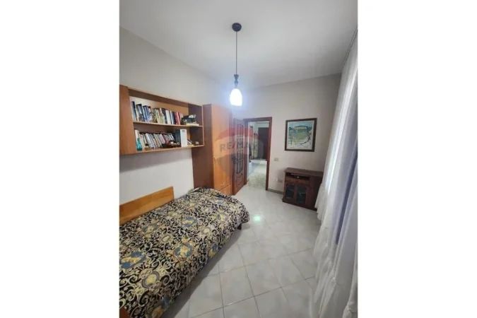 Tirane, jepet me qera apartament 3+1 , 109 m² 650 € 