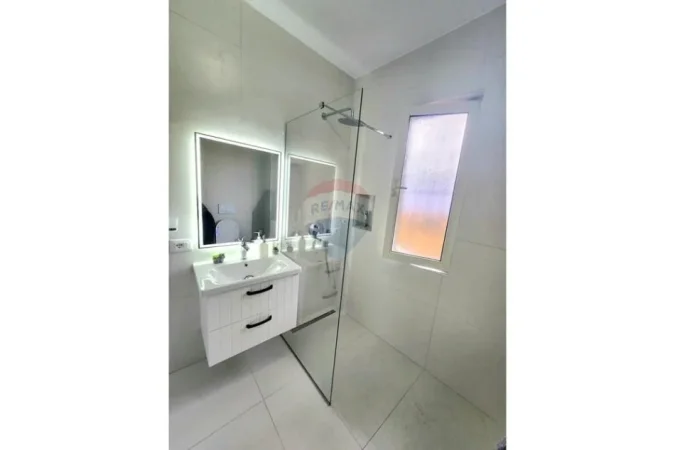 Tirane, jepet me qera apartament 3+1 , 109 m² 650 € 