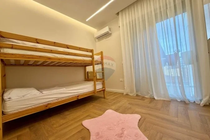 Tirane, jepet me qera 2+1 , 82 m² 1.100 € 