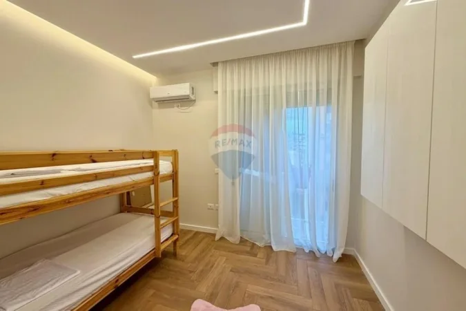 Tirane, jepet me qera 2+1 , 82 m² 1.100 € 