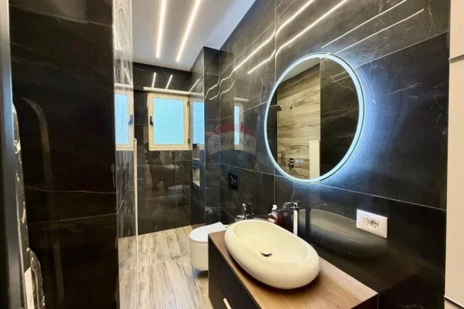 Tirane, jepet me qera 2+1 , 82 m² 1.100 € 