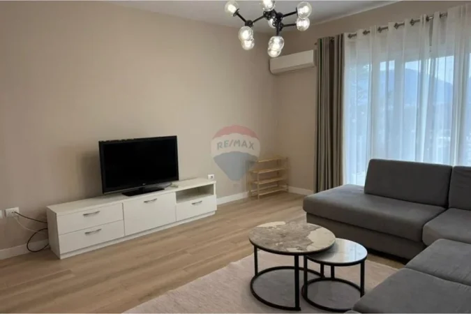 Tirane, jepet me qera apartament 2+1 , 122 m² 700 € 