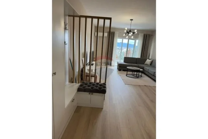 Tirane, jepet me qera apartament 2+1 , 122 m² 700 € 