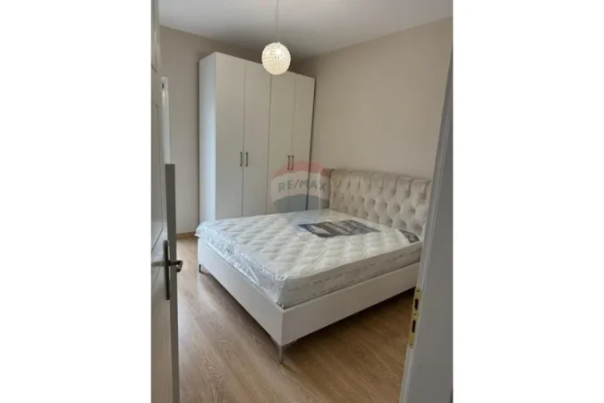 Tirane, jepet me qera apartament 2+1 , 122 m² 700 € 