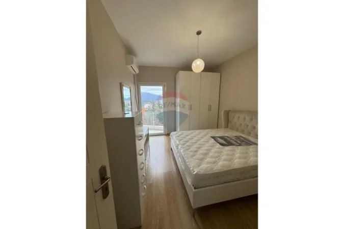 Tirane, jepet me qera apartament 2+1 , 122 m² 700 € 