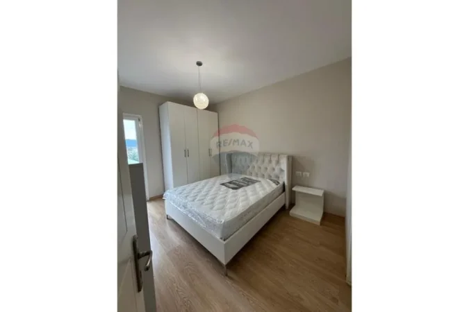 Tirane, jepet me qera apartament 2+1 , 122 m² 700 € 