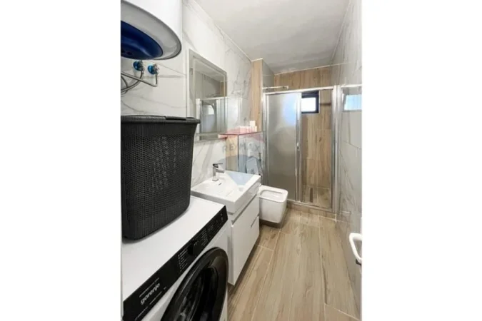 Tirane, jepet me qera 2+1 , 71 m² 750 € 