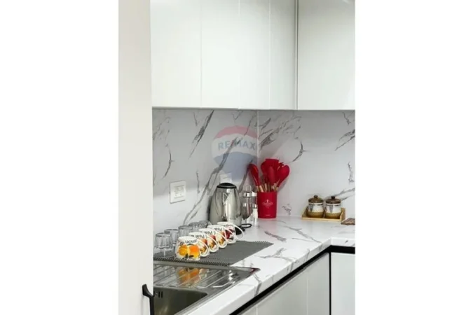 Tirane, jepet me qera 2+1 , 71 m² 750 € 