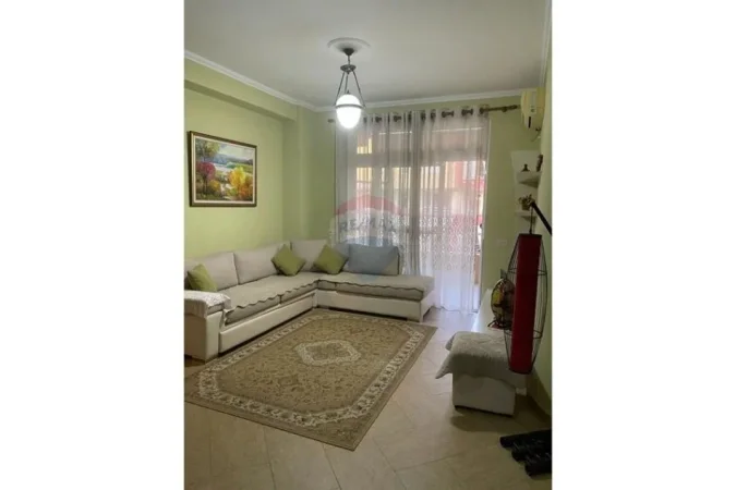 Tirane, jepet me qera apartament 2+1 , 100 m² 550 € 