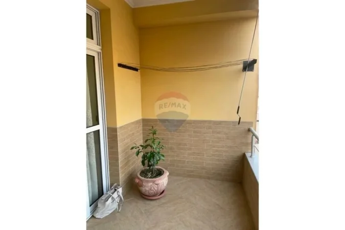 Tirane, jepet me qera apartament 2+1 , 100 m² 550 € 