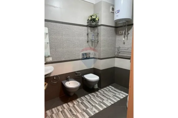 Tirane, jepet me qera apartament 2+1 , 100 m² 550 € 