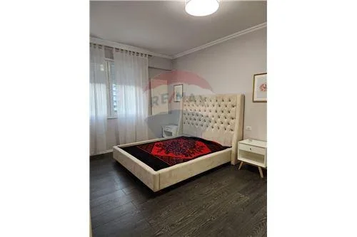 Tirane, jepet me qera apartament 2+1 , 89 m² 750 € 