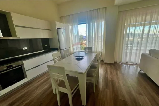 Tirane, jepet me qera apartament 2+1 , 140 m² 1.500 € 