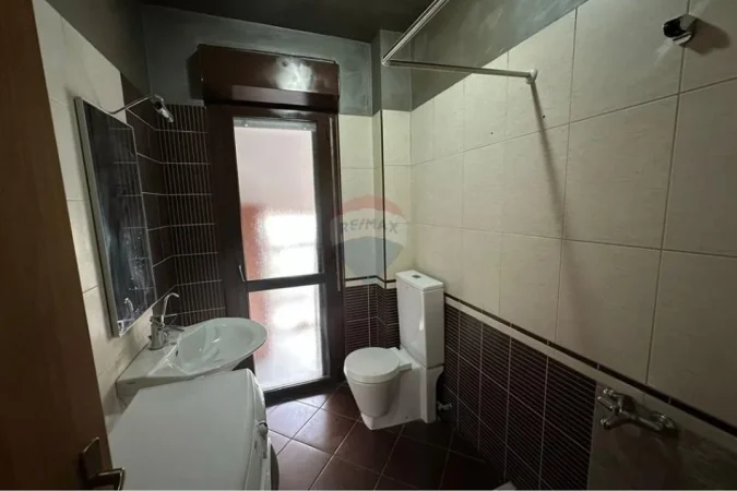 Tirane, jepet me qera apartament 3+1 , 138 m² 1.000 € 